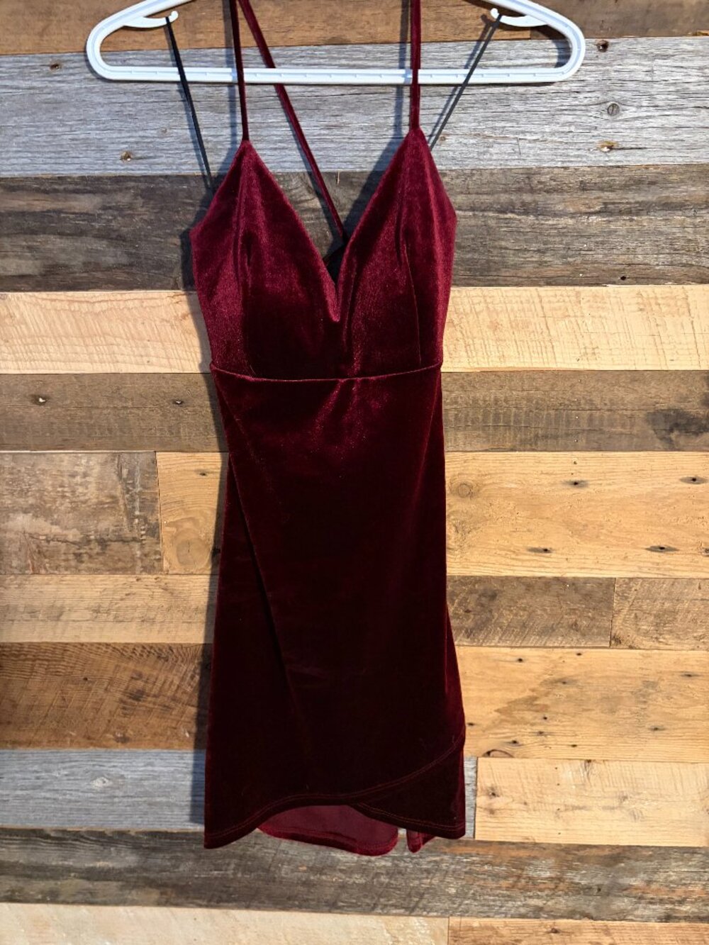 BURGUNDY VELOUR SHORT DRESS